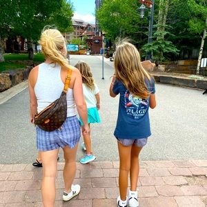 Meet your Posher, Elizabeth